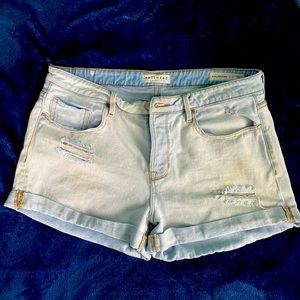 Bullhead distressed jean shorts!